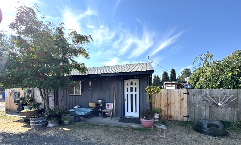 1155 W Hendrickson Rd in Sequim, WA - Building Photo