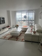 3530 Mystic Pointe Dr, Unit 3007 in Aventura, FL - Foto de edificio - Building Photo