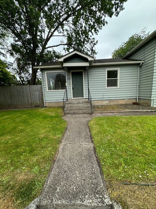 310-320 SE Mayberry Ave in Corvallis, OR - Building Photo