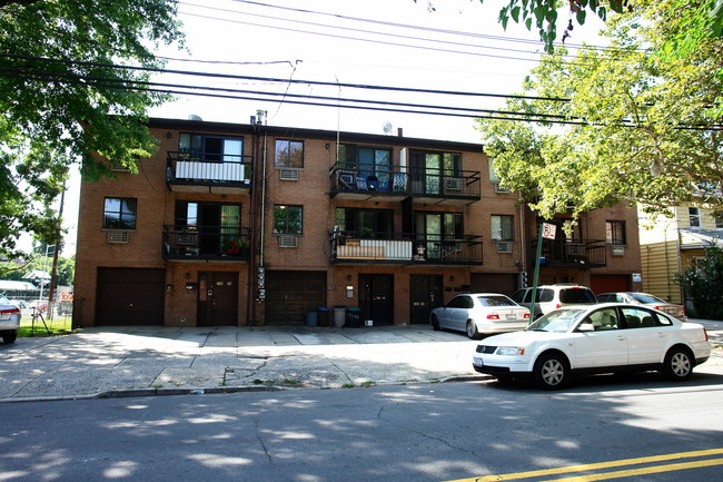 14918-14924 Roosevelt Ave in Flushing, NY - Foto de edificio - Building Photo