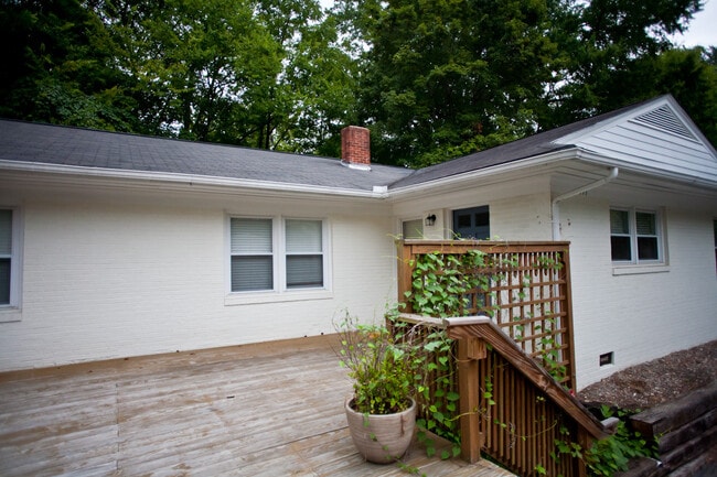 111 Cameron Ct in Chapel Hill, NC - Building Photo - Building Photo