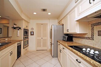 14690 Perthshire Rd in Houston, TX - Building Photo - Building Photo