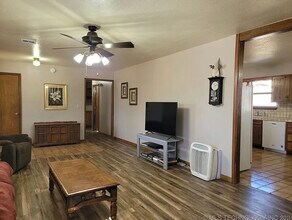 415641 E 1094 Rd in Checotah, OK - Building Photo - Building Photo