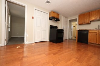 75 Hammond St in Bridgewater, MA - Building Photo - Building Photo