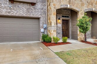4411 Samarth St in Irving, TX - Foto de edificio - Building Photo