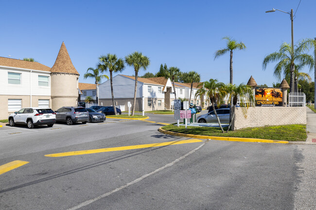 Manhattan Palms Condominiums in Tampa, FL - Foto de edificio - Building Photo