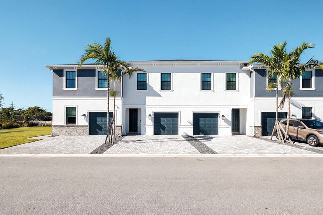 7648 SW Lucy Ln in Stuart, FL - Building Photo - Building Photo