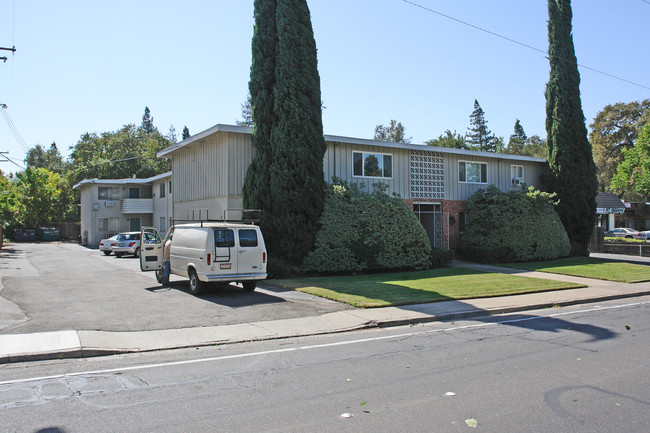 Sierra Oaks in Sacramento, CA - Building Photo - Building Photo