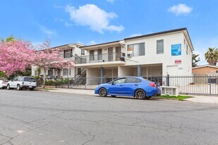 BEAUTIFUL 1 BED 1 BATH in Los Angeles, CA - Building Photo