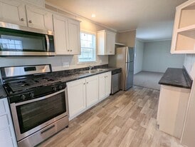 710 Oregon St in Belleville, MI - Building Photo