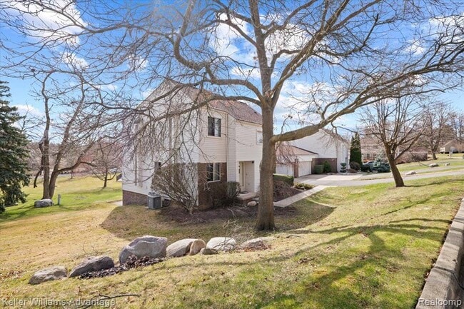 5321 Fairway Ln in West Bloomfield, MI - Building Photo - Building Photo