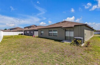 10357 Scarlet Skimmer Dr in Riverview, FL - Foto de edificio - Building Photo