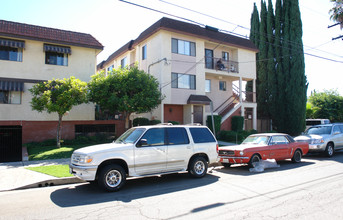 1332 Orange Grove Ave in Glendale, CA - Foto de edificio - Building Photo