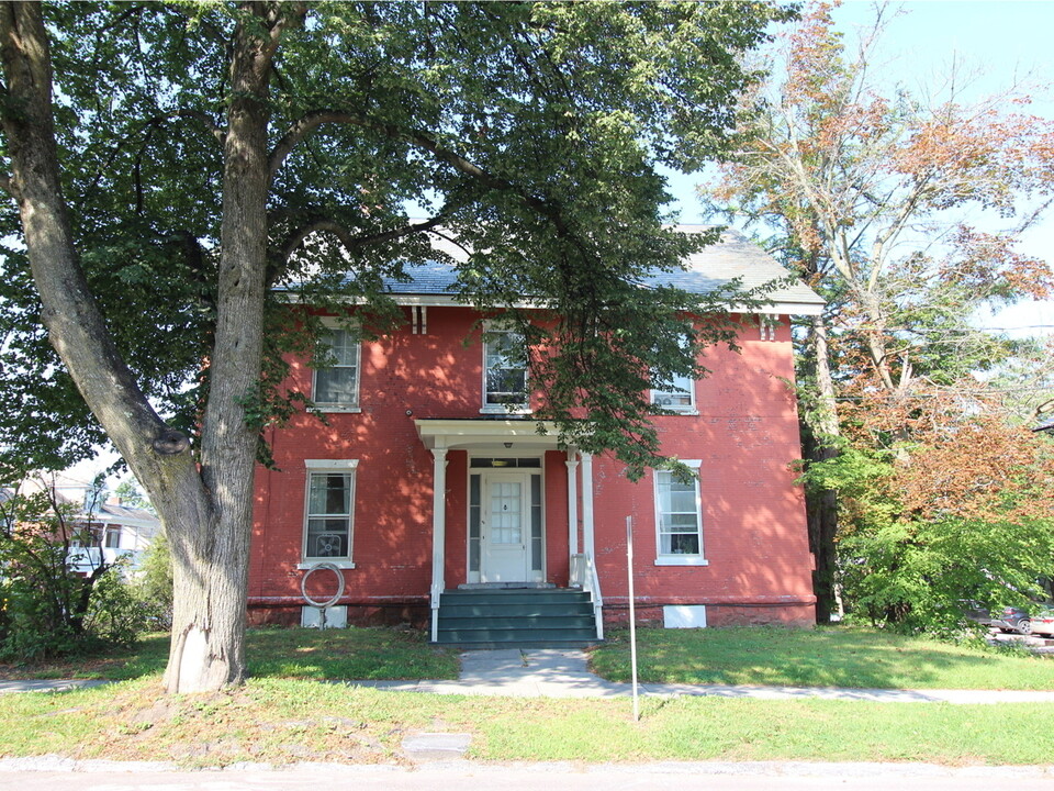 71 S Willard St in Burlington, VT - Building Photo