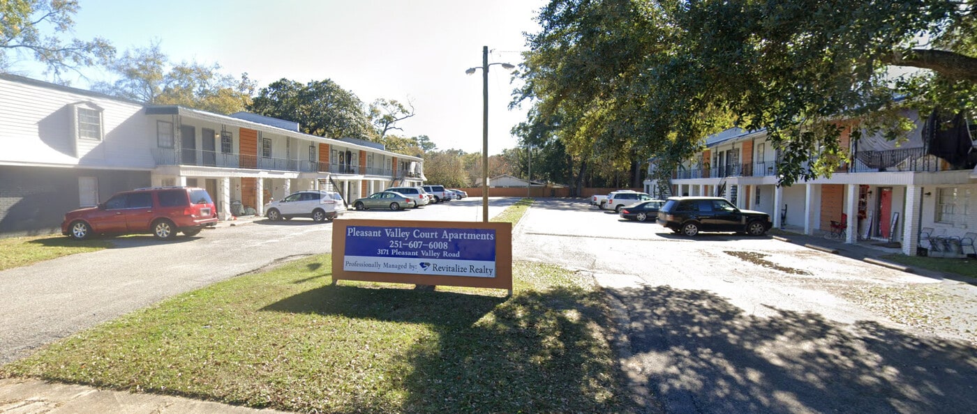Pleasant Valley Court in Mobile, AL - Foto de edificio