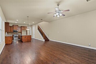 1209 N Bishop Ave in Dallas, TX - Building Photo - Building Photo