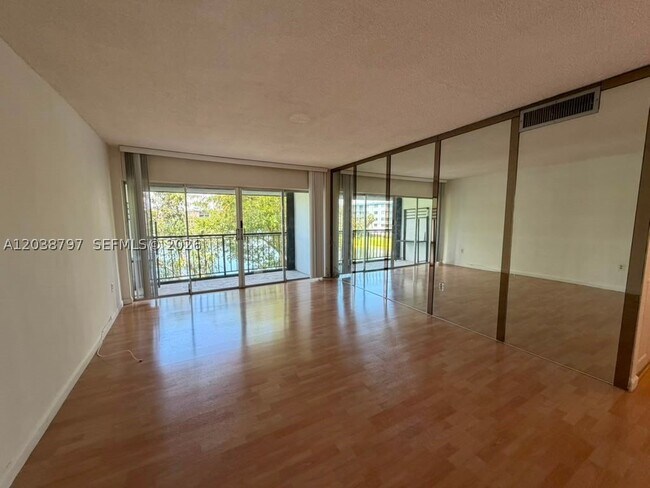 318 W Park Dr