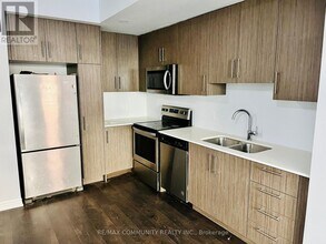 2205 Lillykin St in Oakville, ON - Building Photo - Building Photo