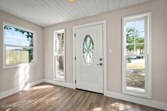 937 4th Ave S in Jacksonville Beach, FL - Building Photo - Building Photo