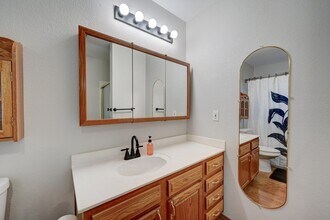 5124 W Harmont Dr in Glendale, AZ - Foto de edificio - Building Photo