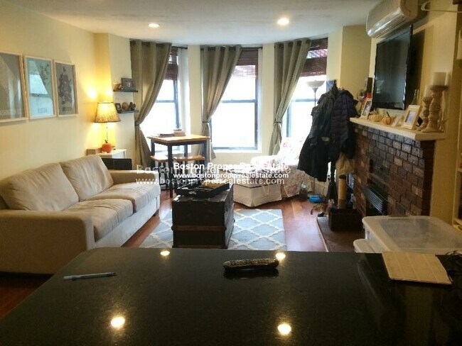 497 Beacon St, Unit 1 in Boston, MA - Building Photo - Building Photo