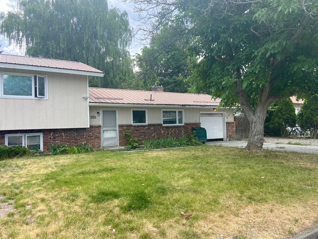 property at 2416 N 6th St