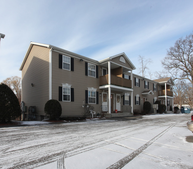 Pleasant Village Apartments in Schenectady, NY - Foto de edificio - Building Photo