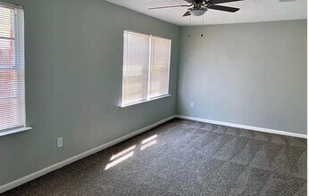 5427 Willow Glen Dr in Houston, TX - Building Photo - Building Photo