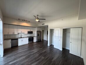 430 NE 31st St, Unit S1 in Miami, FL - Building Photo - Building Photo