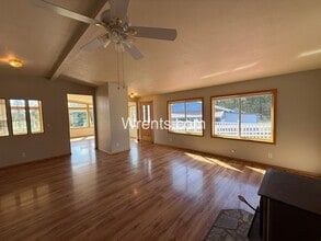 26808 W Tucker Prairie Rd in Cheney, WA - Building Photo - Building Photo