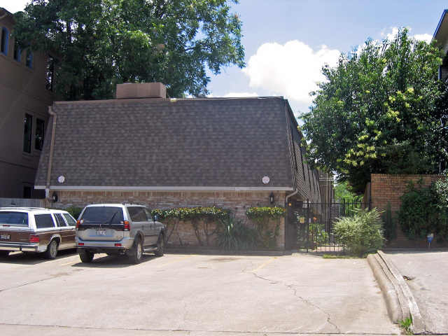 3811 Holland Ave in Dallas, TX - Foto de edificio - Building Photo