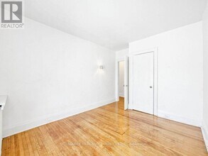 12 Kendal Ave in Toronto, ON - Building Photo - Building Photo