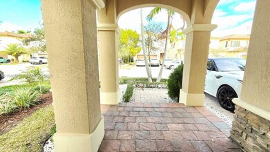 10032 NW 87th Terrace in Doral, FL - Building Photo - Building Photo