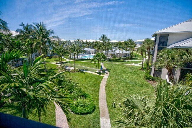 143 Bay Colony Dr N in North Palm Beach, FL - Foto de edificio - Building Photo