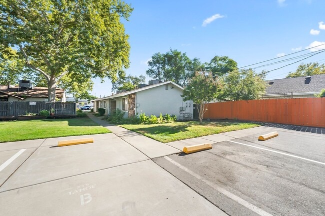 209 Tahoe Ave in Roseville, CA - Building Photo - Building Photo