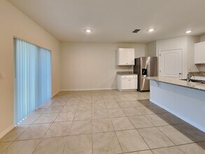 1417 Sugarwood St in Davenport, FL - Foto de edificio - Building Photo