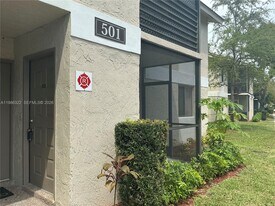 501 Gardens Dr in Pompano Beach, FL - Building Photo