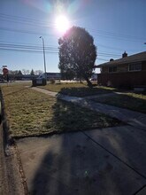 27294 W Pleasant Ridge Dr in Dearborn Heights, MI - Building Photo - Building Photo