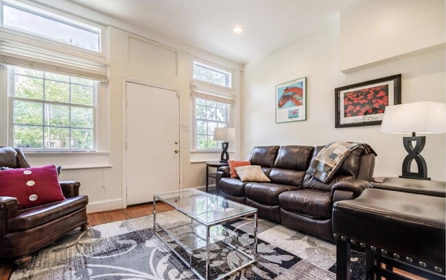 property at 1133 D St NE