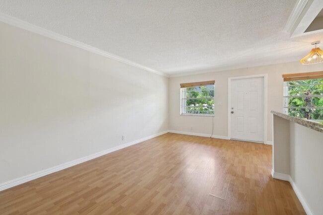 1125 NE 16th Pl, Unit 205 in Fort Lauderdale, FL - Building Photo - Building Photo