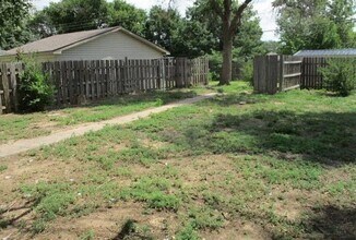 348 Hilltop St in Elkhart, KS - Foto de edificio - Building Photo