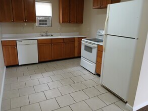 321 E Mill St in Carbondale, IL - Foto de edificio - Building Photo