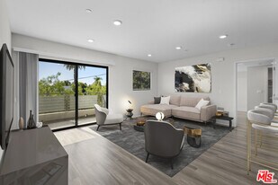 5030 Rosewood Ave in Los Angeles, CA - Building Photo