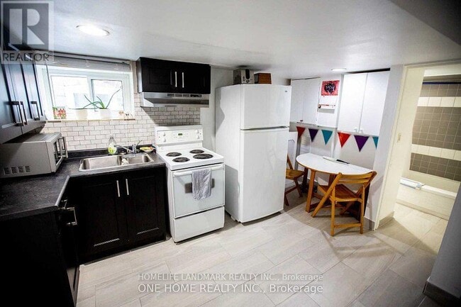 245 Sammon Ave in Toronto, ON - Building Photo - Building Photo