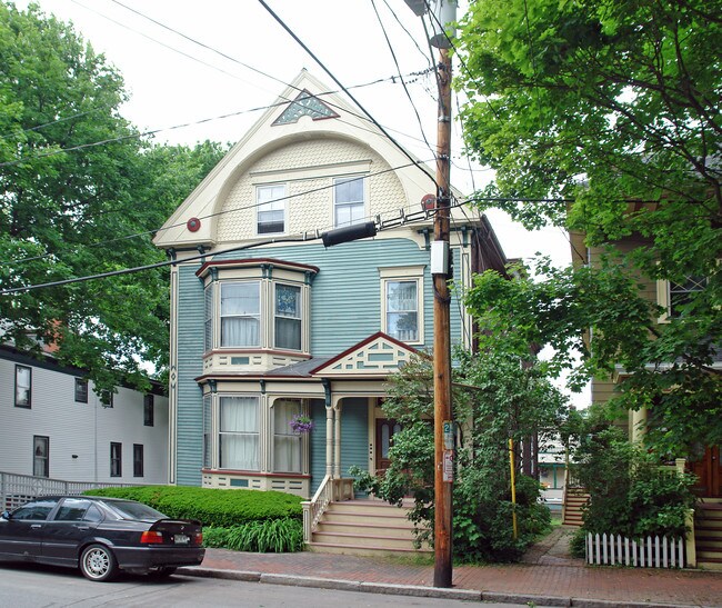 31 Sherman St in Portland, ME - Foto de edificio - Building Photo