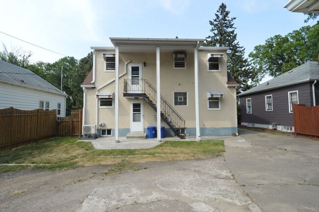 2327 University Ave in Grand Forks, ND - Building Photo - Building Photo