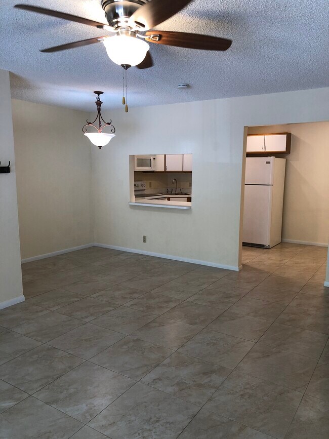 2114 SW Silver Pine Way in Palm City, FL - Building Photo - Building Photo