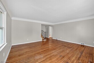 1851 Beverly Hills Dr in Euclid, OH - Building Photo - Building Photo