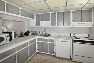 201 Center Rd in Venice, FL - Building Photo - Building Photo