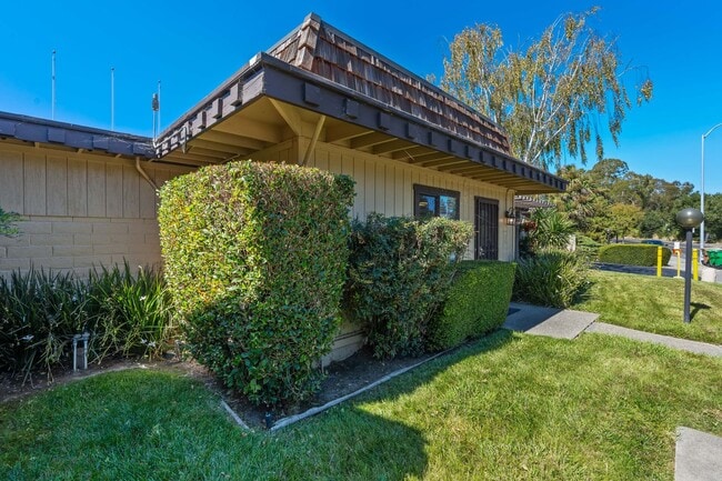 1025 Golden Gate Dr in Napa, CA - Building Photo - Building Photo